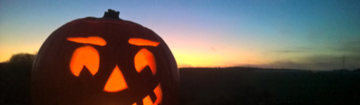Willst für Halloween du üben, nimm Kürbisse keine Rüben…