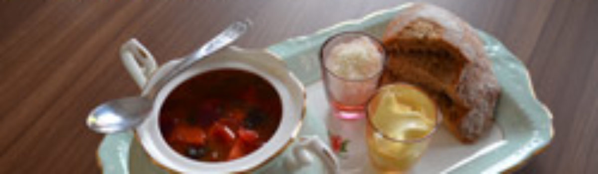 Bunte Herbstsuppe mit Rote Bete oder Borschtsch