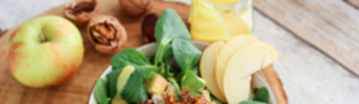 Feldsalat mit Maronen und karamellisierten Walnüssen