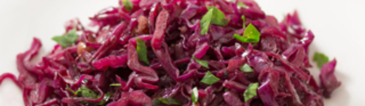 Rotkohl mit gerösteten Walnüssen