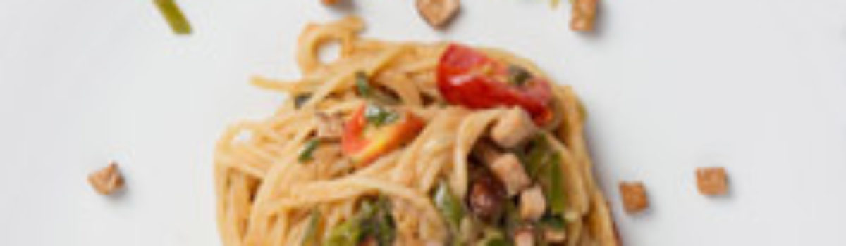 Spaghetti an roten Linsen