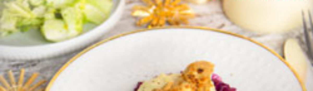 Geschmorter Rotkohl mit Kartoffelpüree und Zuckerhutsalat