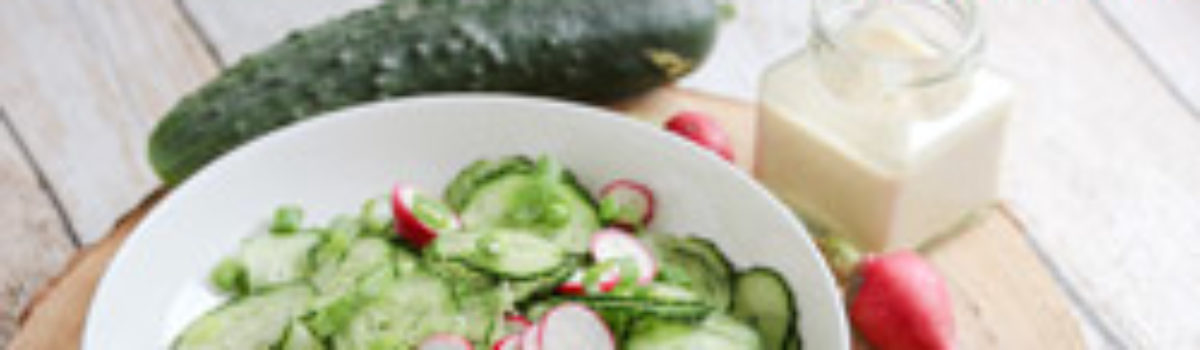 Gurkensalat mit cremigem Senf-Dressing