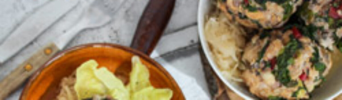 Mangoldknödel auf Sauerkraut