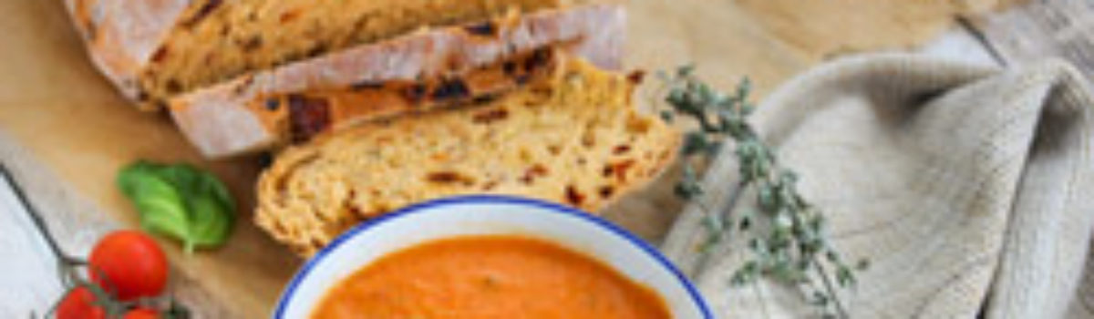 Tomatensuppe mit Tomatenbrot