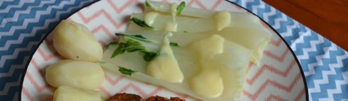 Pak Choi Stängel wie Spargel an Sauce Hollandaise